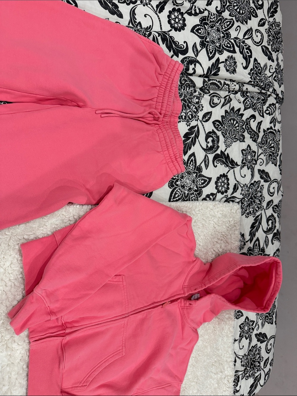 Aritzia Pink sweatsuit set